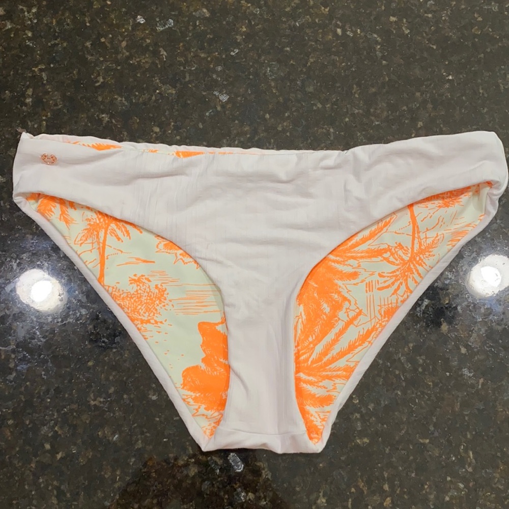 Large Maaji Reversible Bottom